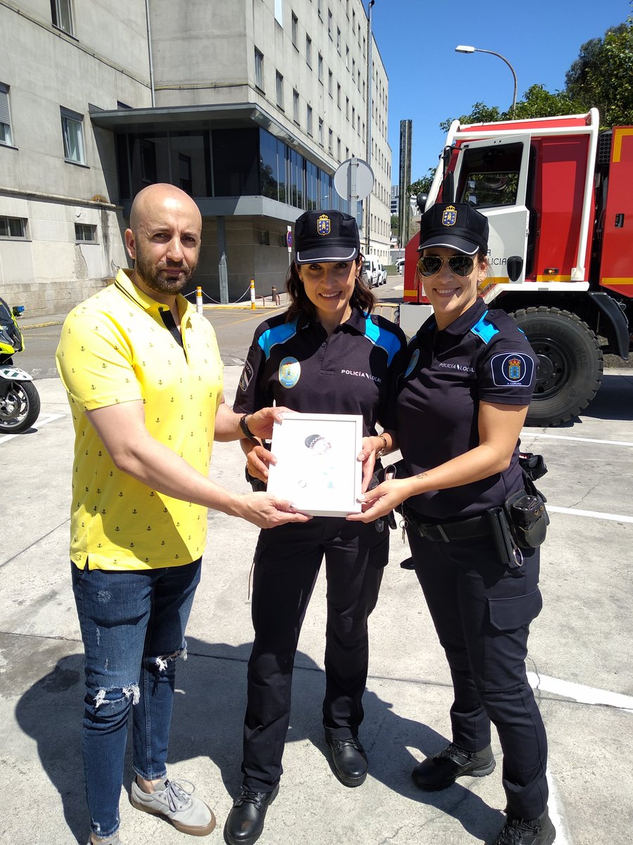 Asc_SONRISAS's tweet photo. GRACIAS por el día de hoy
Gracias por hacerlo posible
#hospitalacoruña🏥 @GabComCHUAC
@PCivilCoruna @Policia_Coruna   @policianacional @guardiacivil @bombeiroscoruna @PuertoACoruna #bomberosforestales #AgentesMedioambiente #Trafico #cinológico #OPC 
#1niño1sonrisa 💙💚🧡 https://t.co/CcwoX2NIdE