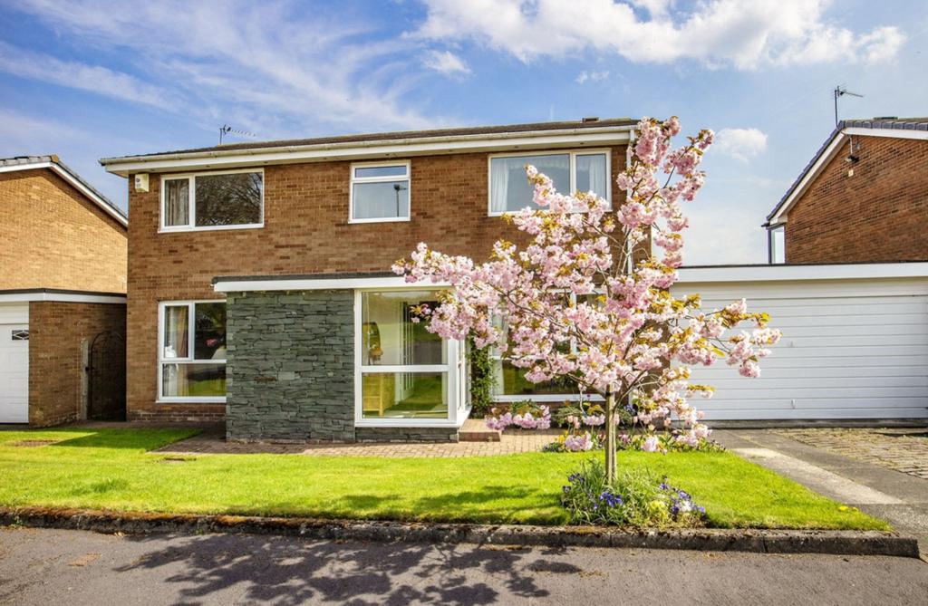 GrovesRes's tweet image. The Limes, Stannington is Groves #PropertyoftheWeek! This detached 4 bedroom family sized home offers spacious accommodation for the growing family! 

Offers in the region Of £385,000. #northeasthour