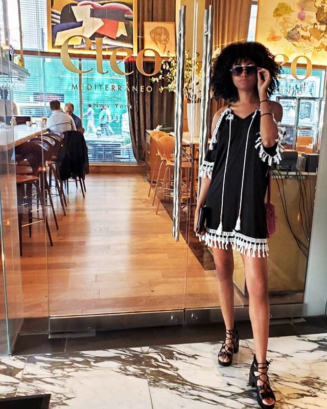 Neon_Coat's tweet image. Yes weekend, we’re looking at you 😎 .
.
.
.
#neoncoat #modelbehavior #model #models #modellife #nyc #newyorkcity #fashion #style #lewks #influencer #manhattan #friday #modeloffduty #photo #mood  #2019 #looks  #summer #cleorestaurant