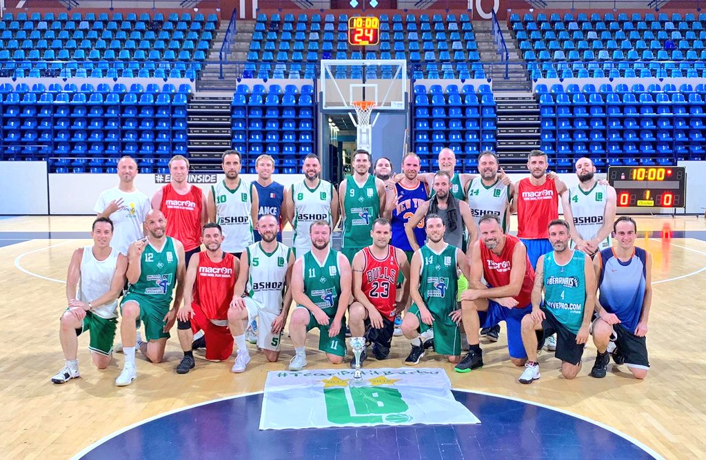 TeamLBSG3's tweet photo. Tradition oblige, pour la 3eme année consécutive, la #TeamPetitBarbu a réalisé son dernier entraînement au Palais. Pour l'occasion, un tournoi avec l'ensemble des joueurs historiques a été organisé. Un très grand merci à @DGadou et @EBPLO. 
Bravo à l'équipe Koko pour la victoire. https://t.co/QO0eMUyj5n