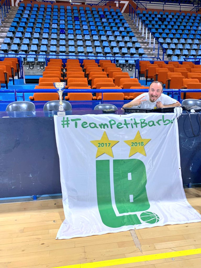 TeamLBSG3's tweet photo. Tradition oblige, pour la 3eme année consécutive, la #TeamPetitBarbu a réalisé son dernier entraînement au Palais. Pour l'occasion, un tournoi avec l'ensemble des joueurs historiques a été organisé. Un très grand merci à @DGadou et @EBPLO. 
Bravo à l'équipe Koko pour la victoire. https://t.co/QO0eMUyj5n