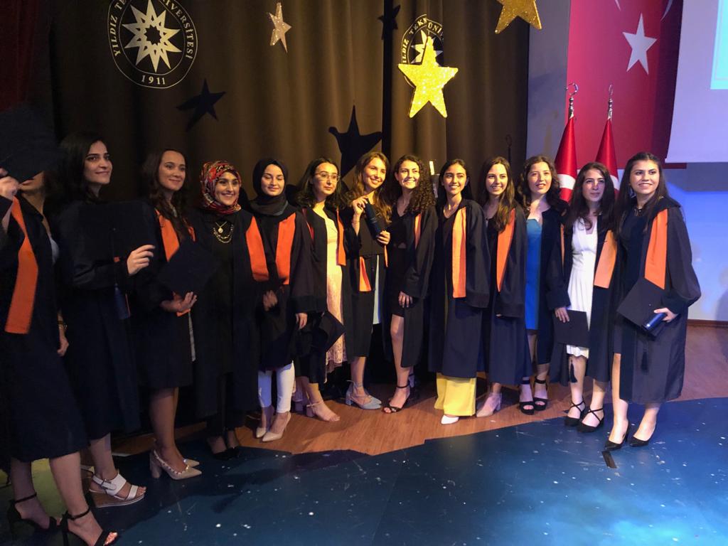 Bölümümüz 4.mezunlarını da uğurladı 🎓🕊️
2019 yılı Haziran ayı mezun olan tüm arkadaşlarımızı tebrik eder, mesleklerini başarılı bir şekilde icra etmelerini temenni ederiz. ⭐