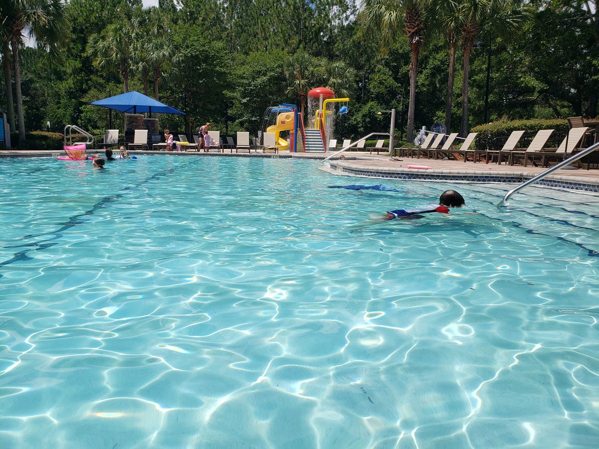 fran_pitre's tweet photo. My current view.🌞💦🕶🏊‍♂️🏊‍♂️
#readingbythepool
#hangingwithmyboys 
#swimminglikefish 
#summerfun https://t.co/FoGOaSHPzc