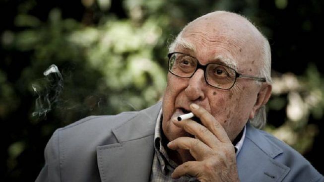 In questo momento è una fortuna essere ciechi. Non vedere certe facce che seminano odio, che seminano vento e raccoglieranno tempesta.

Andrea Camilleri

#camilleri non mollare 
#forzamaestro arrisbigliati 

C'è una #Capitana #CarolaRackete della #SeaWhatch3  che insegna umanità.
