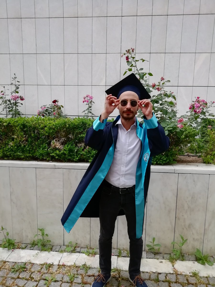 Bir gün vurdum rektörün odasına tekmeyi, girdim içeri, yeter lan bu eğitim dedim.