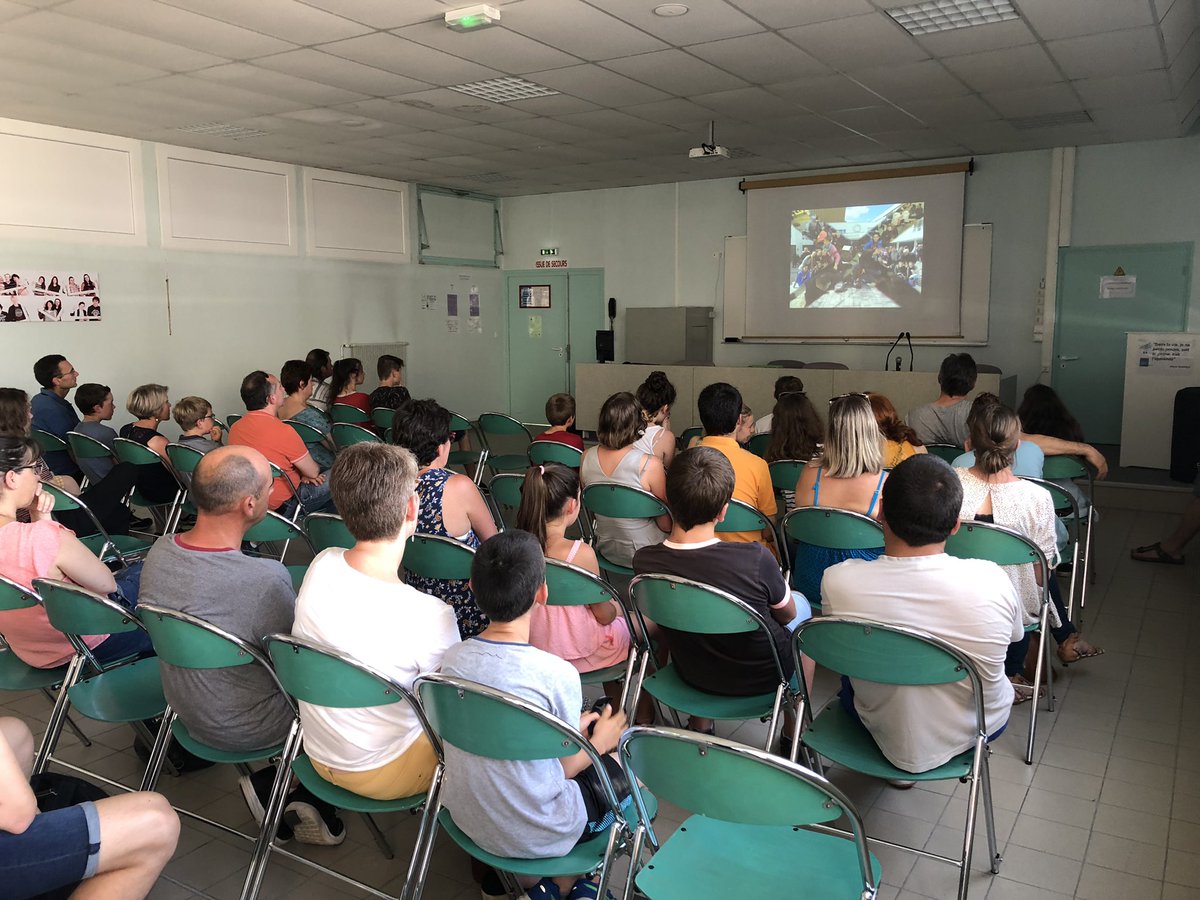 Retour en vidéo et en musique sur le voyage à Berlin avec cinquante parents et élèves @CLGMaupasVire
