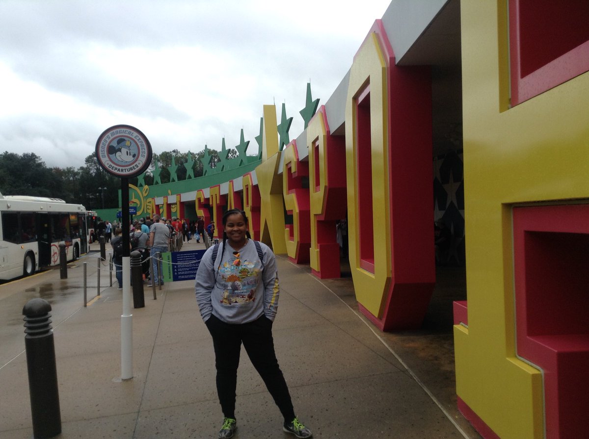 b_johnson42's tweet photo. take me back to disney ❤️❤️ https://t.co/6hhFLykXgt