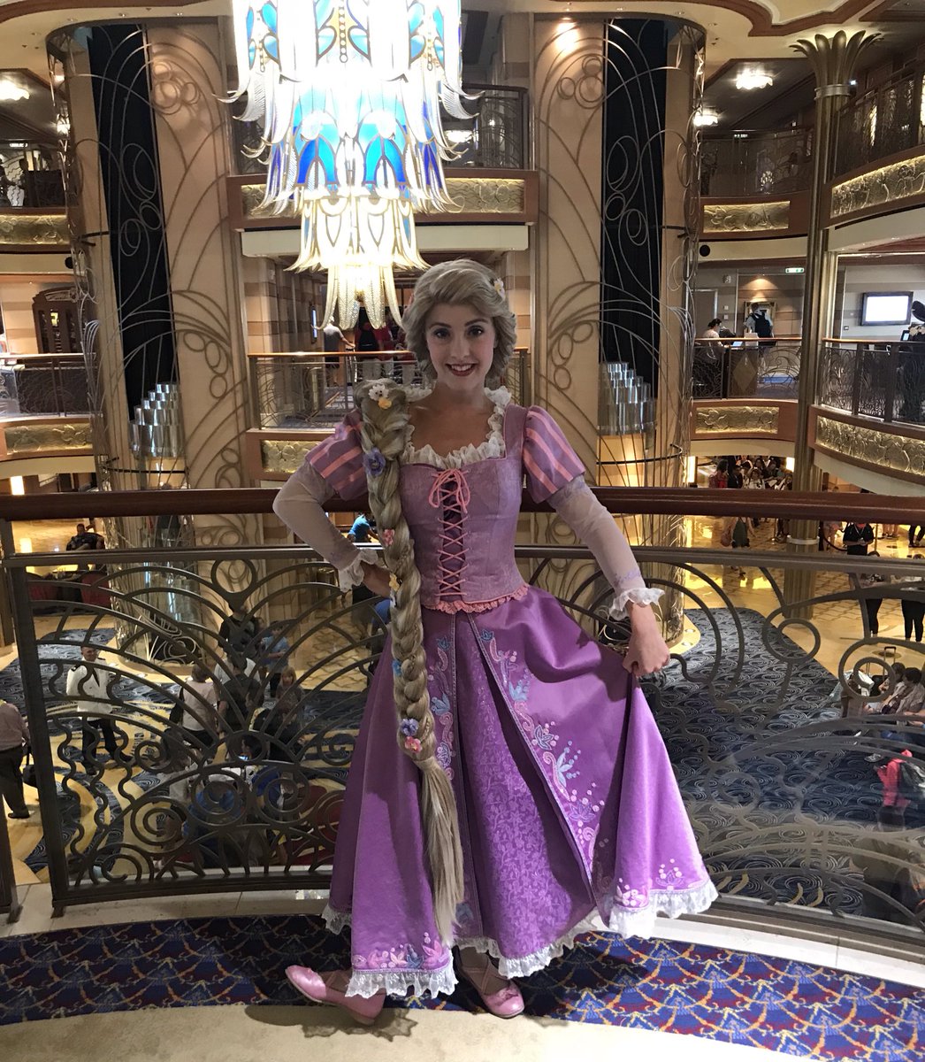 360DegreesofDis's tweet photo. #Rapunzel is in the lobby of the #DisneyDream! #DisneyCruise #DCL #DisneyCruiseLine #Dream17 #Tangled #DisneyPrincesses #ラプンツェル https://t.co/wcWSWD6ENG