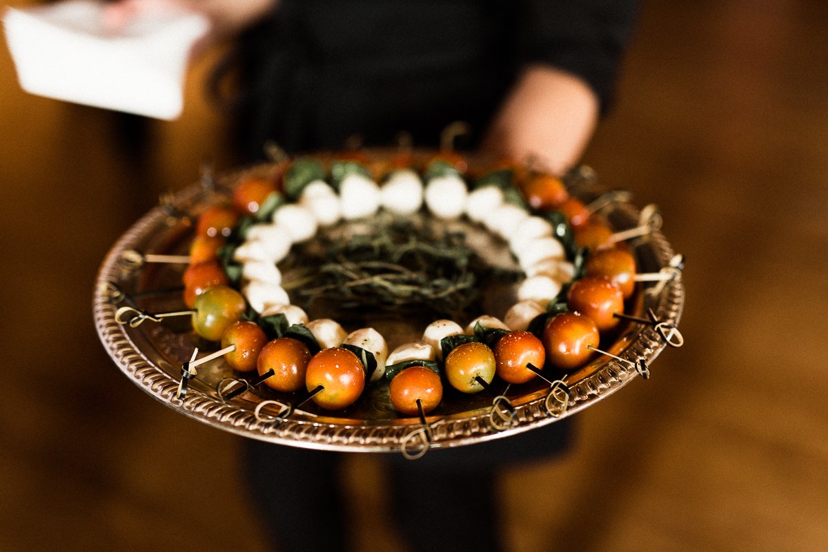 CGSolarArts's tweet image. Nothing says it’s summer time like fresh basil and cherry tomatoes! Caprese kebabs are a classic favorite at any summer party. 

📸: @TandemTree