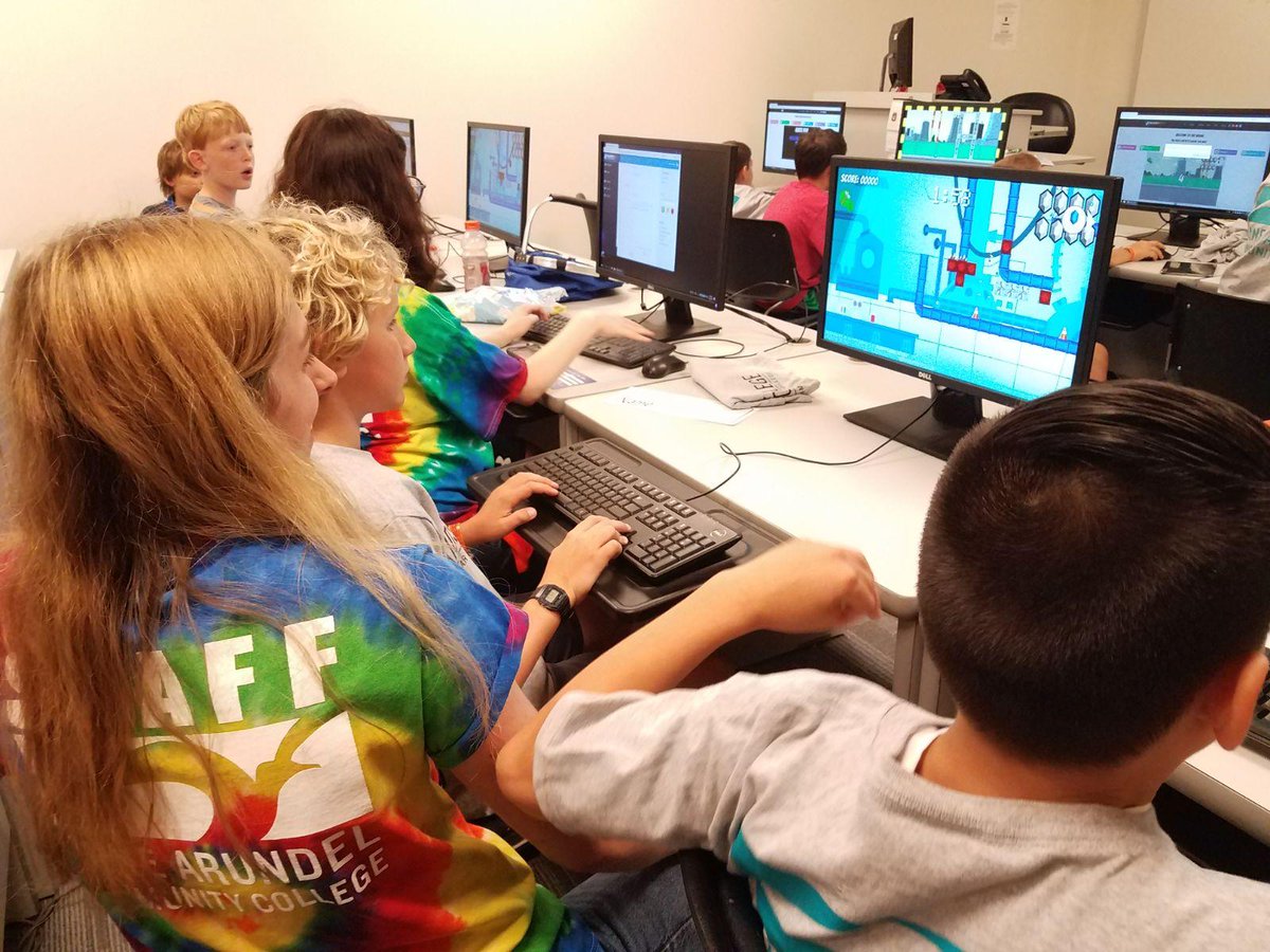 BlackRocketLLC's tweet photo. Kids competing in our first #eSports tournament of the summer. Creating safe spaces for kids to design, game, and compete! Check out Sembly and play for free https://t.co/z4SnGwxwvl #esportsedu #STEM #STEMeducation https://t.co/DJENXldF5B
