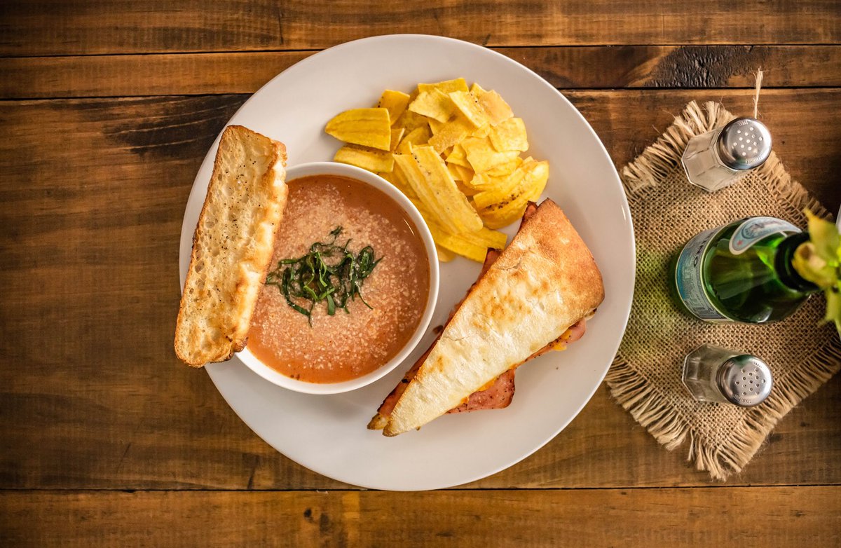 BiscuitFactory1's tweet photo. ¡Así de rico puede ser tu almuerzo de hoy! Disfruta de nuestro menú especial de almuerzos il Combinato, eligiendo entre la crema del día, variedad de medios panini y variedad de medias ensaladas. ¡Hoy disfrutaremos de una crema de tomate con albahaca! https://t.co/TQctGoyGyC