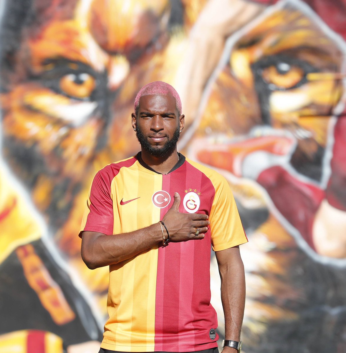 uAUNILefke's tweet photo. HOŞ GELDİN RYAN BABEL! @Ryanbabel #WelcomeBabel https://t.co/YvigLWQert