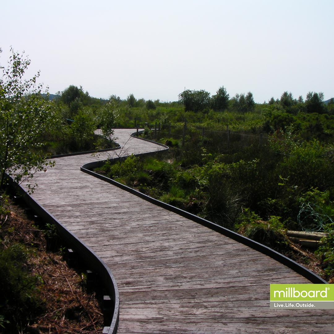 The raw beauty of a natural, Weathered Oak finish. The style of the classic Vintage Oak has darker tones which work as well in country retreats and coastal getaways as in chic city courtyards.

#millboard #decking #outdoors #LiveLifeOutside #design #wood #oak #timber #natural