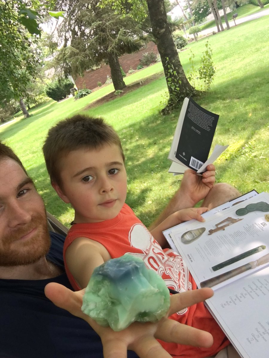 Ken_Sutton_E's tweet photo. Learning together! #books and #rocks https://t.co/kqH4sgWdid