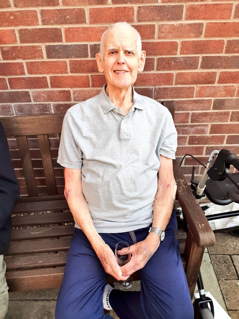 GoEActivities's tweet photo. We took advantage of the lovely weather and held a Summer Time Social instead of Wine and cheese this afternoon with wine, fruit salad, ice lollies and lots of music for #NationalCareHomeOpenDay at #GracewellofEdgbaston @SteventonZoe @JazzVirkTweets @GracewellHealth @asajuk https://t.co/x1yFI6Ran3
