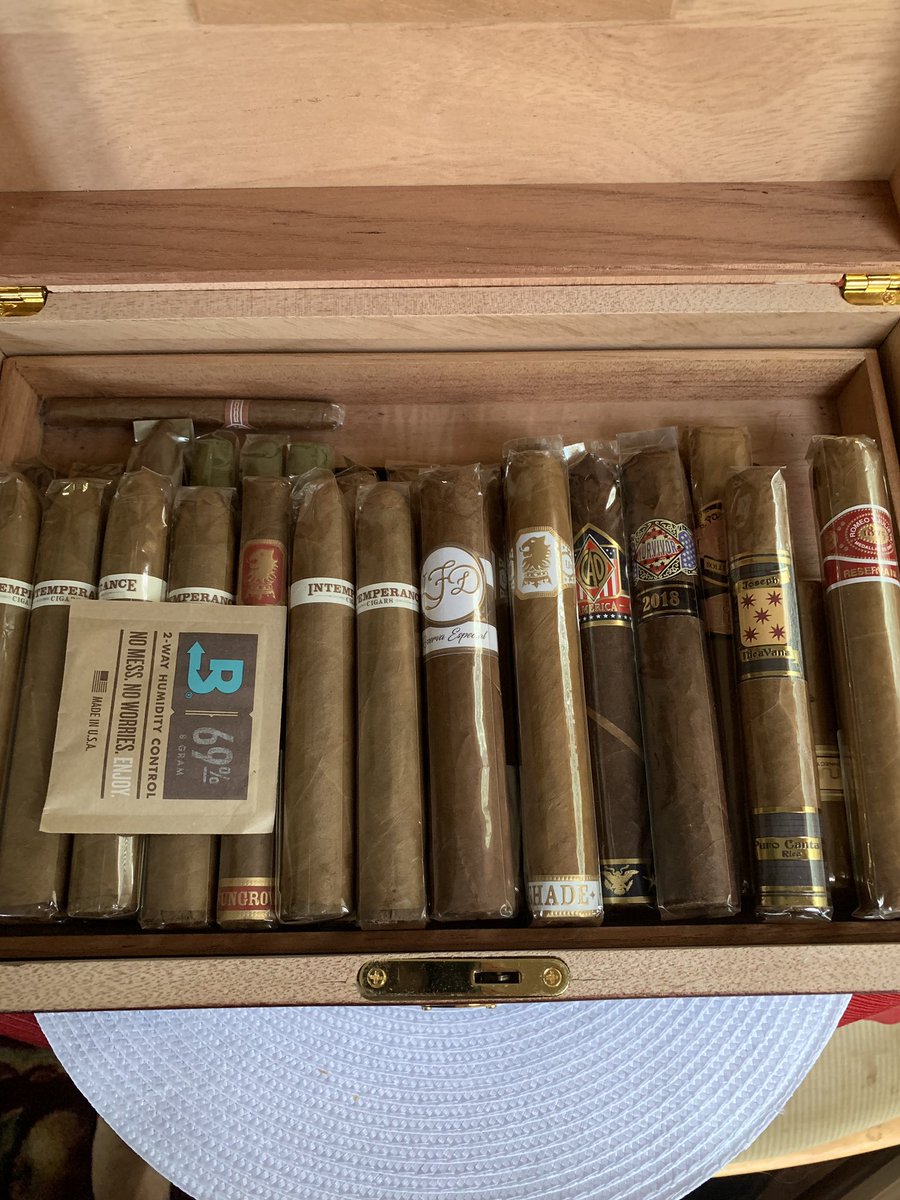 CigarPoppa's tweet photo. Ready for the beach!  @PawleysIsland @CigarGent_CV66 @photojoe518 @JeffBOTL @GATORinaZ28 @BobbyZ256 https://t.co/4AchxpIZKz