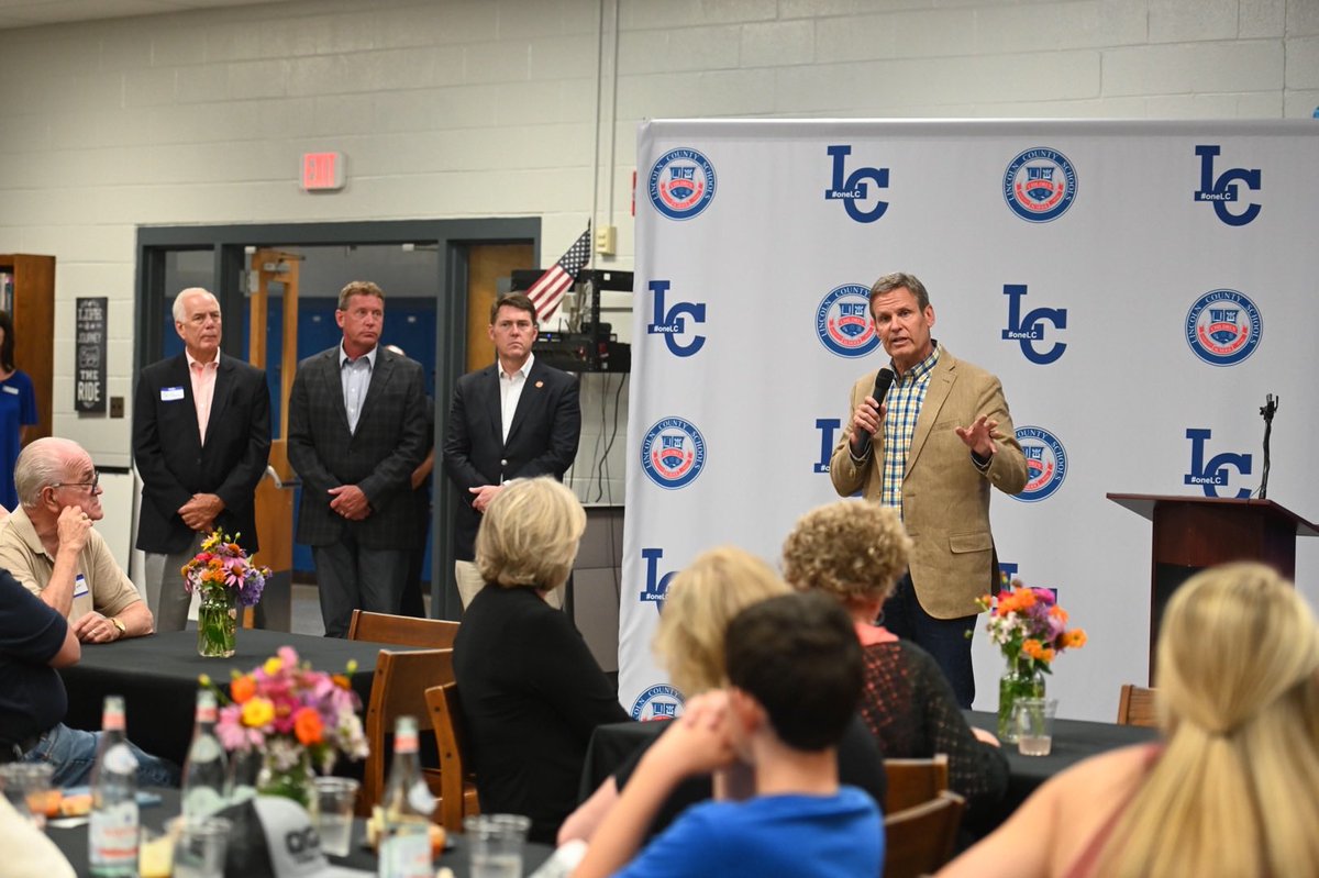 GovBillLee's tweet photo. Our third stop of the day was in Fayetteville with @RepPatMarsh, @ricktillisTN and @SenShaneReeves. So glad to be in Lincoln County with these great leaders, sharing the news of how we’re working together to make Tennessee a leader in the nation. https://t.co/Y0kcdugqaI