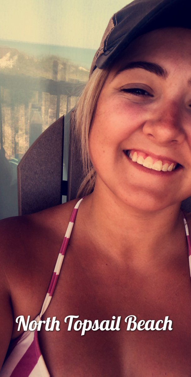 SierraRaex3's tweet photo. I don’t wanna go home. https://t.co/SUU3kMnBgX