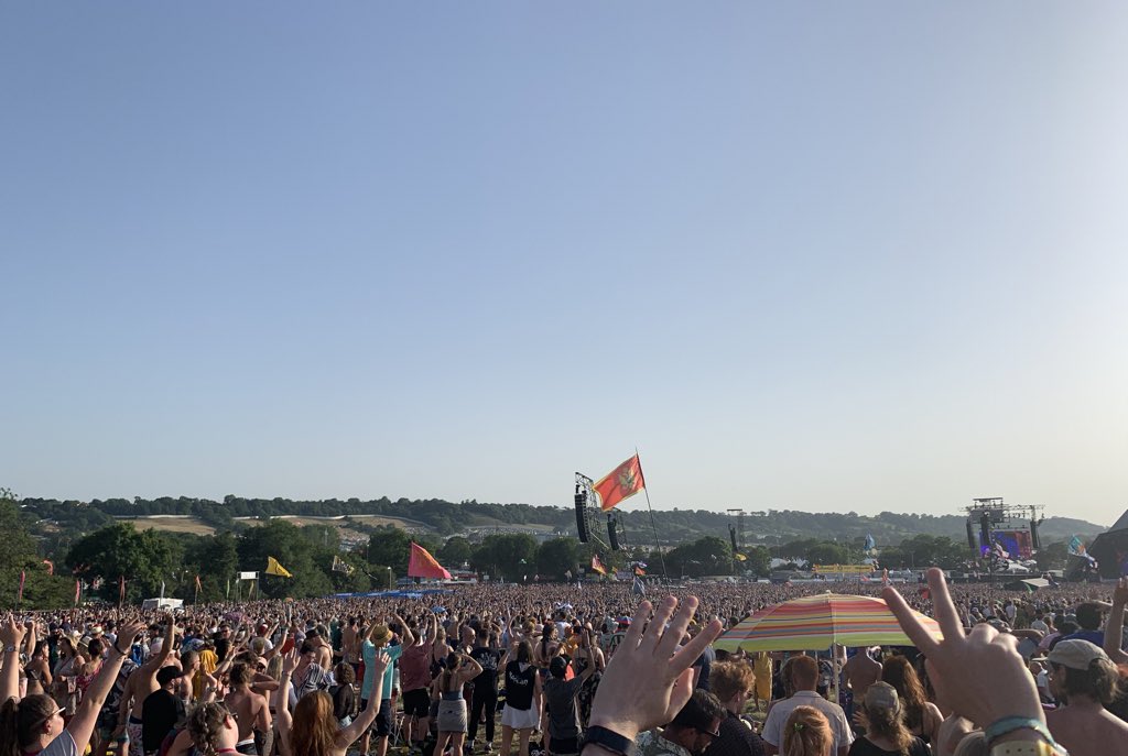 Throw your hands up for Lauryn Hill Glastonbury! KG
