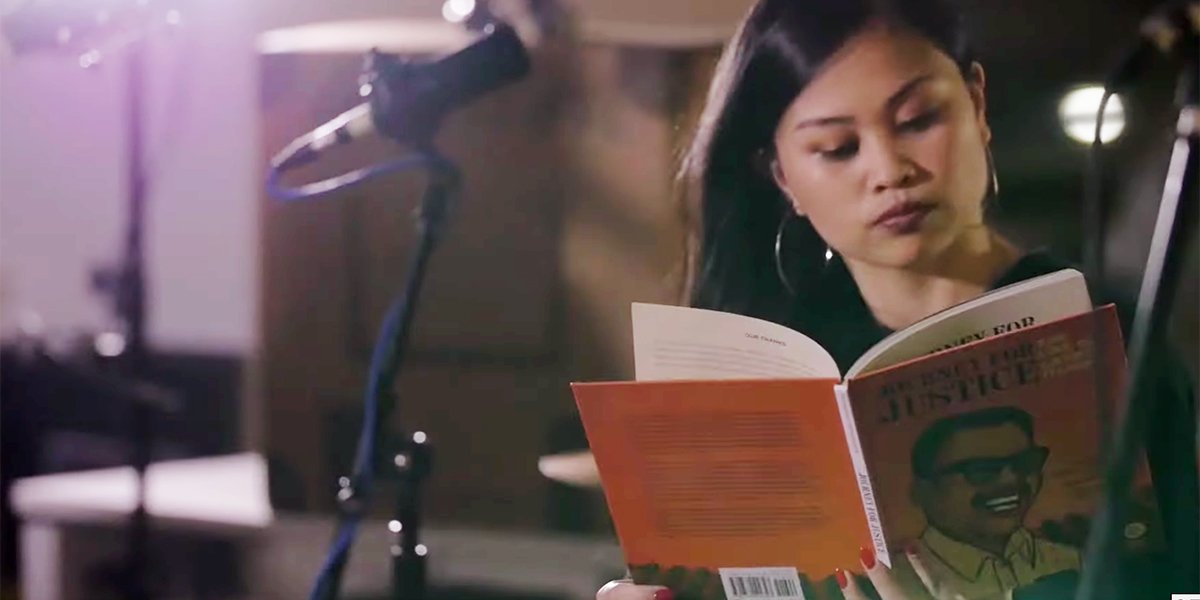 Props @rubyibarra for featuring #SFSU Prof. Dawn Mabalon’s book on labor leader Larry Itliong in her new video! ow.ly/CLzA30p1hCu ✊🏽🇵🇭

#DawnMabalonIsInTheHeart #JourneyForJustice #TinyDesk