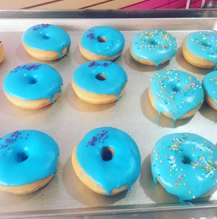 donuts_oficial's tweet photo. #PausaDisfrutaContinua Ven a Don Donuts, pide tu 4*3 y continua tu día endulzado! #GdlCentro #AlaDonaNoHayQuienCorra https://t.co/cilc29TRQB
