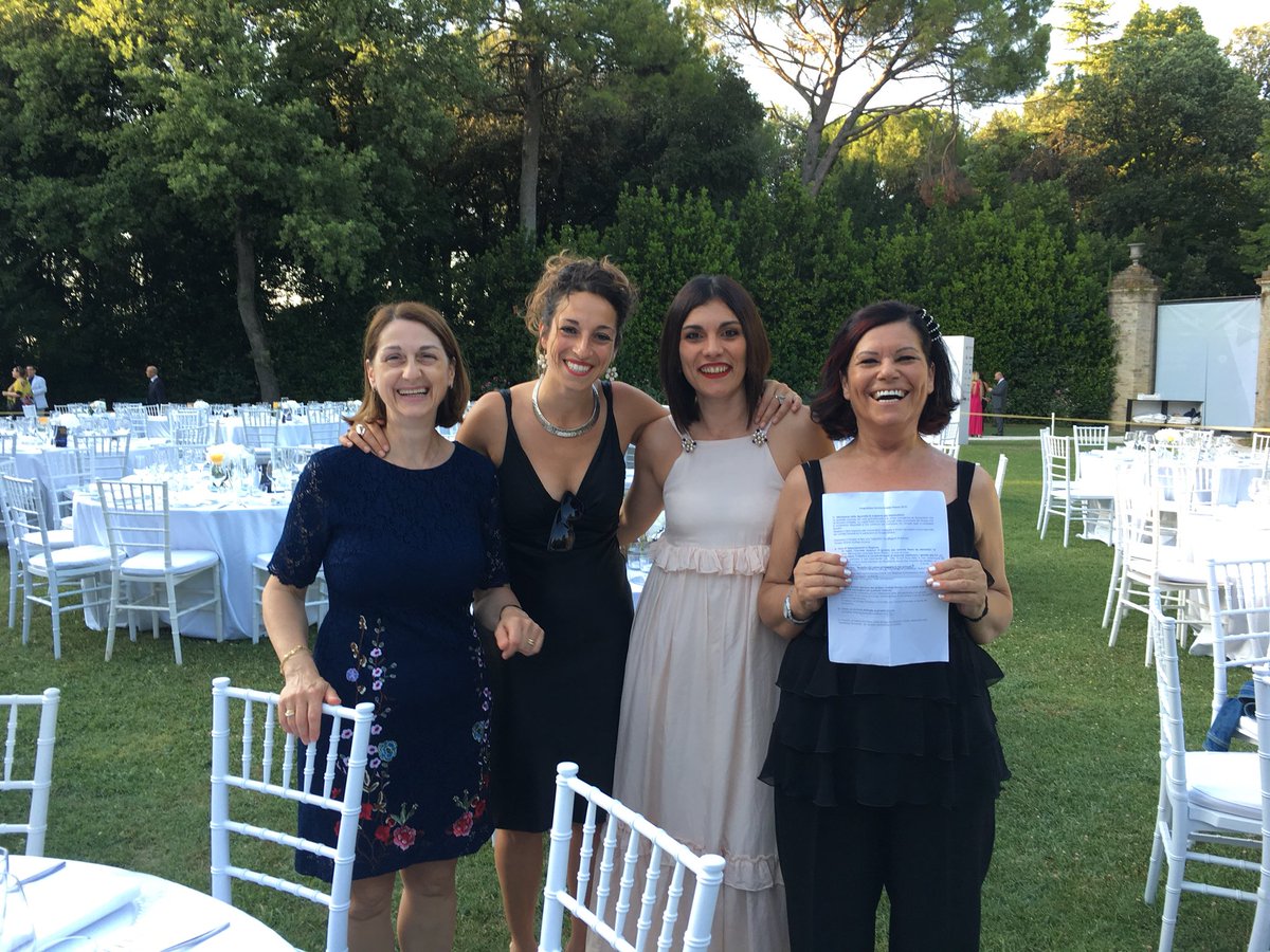ConfapiA's tweet photo. Le prime arrivate del Gruppo Confapi Donne #Ancona nella splendida location di Villa Cento Finestre a #Filottrano dove stasera si festeggeranno i 40 anni di Confapi Ancona. @ConfapiPadova  @ConfapiPress https://t.co/9EoHH5CPkC