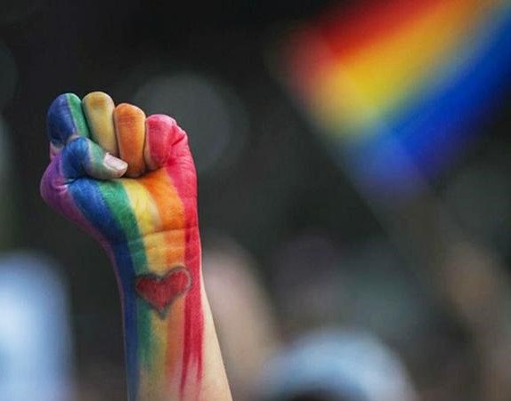 "Las únicas personas extrañas son aquellas que no aman a nadie". 

➡️ Sí a la diversidad. 
➡️ No a la intolerancia.

#Orgullo2019
#Pride2019