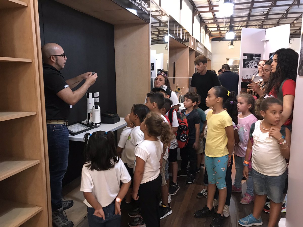 ECOEXPLORATORIO's tweet photo. ¡Hoy tenemos casa llena! 😍😍 ¡Gracias Puerto Rico por todo su apoyo! 🚀👩🚀👨🚀🇵🇷 #cienciadivertida #apollo #apollo11 #apollopr @adamonzon @elcentrodetodo https://t.co/vG3yjo5rae