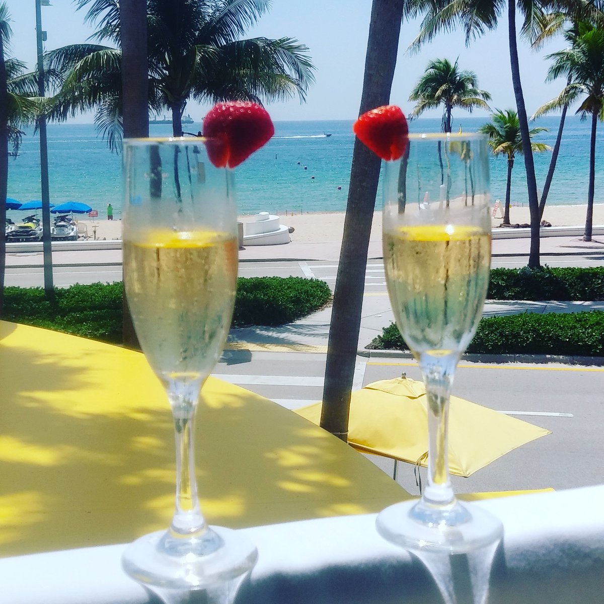 casablancafl's tweet photo. Two of my favorite things!
#FortLauderdale #ftlauderdale https://t.co/RIefI4lSHm