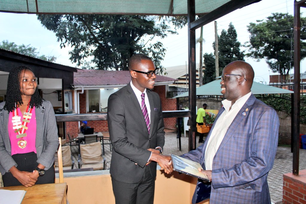 barefootlaw_org's tweet photo. The rewards of good deeds! We thank @rotaractkololo for recognizing & awarding @barefootlawUG for our support in offering free legal guidance to the communities in Bunyonyi, during the #KololoForBunyonyi campaign. We, too, appreciate the unmatched work you do.
#A2J https://t.co/mW0QoOixtR