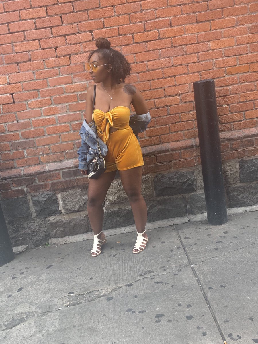TaeBarconey's tweet photo. Been busy watering myself & my businesses & the glow is telling. 💕 these rompers come size XS-L & they’re only $30! #DêmeanourClothing | #TaylorMadeStyle✨
Like & RT! My next customer is probably on your timeline 🤩 https://t.co/7OWBOqHaLH