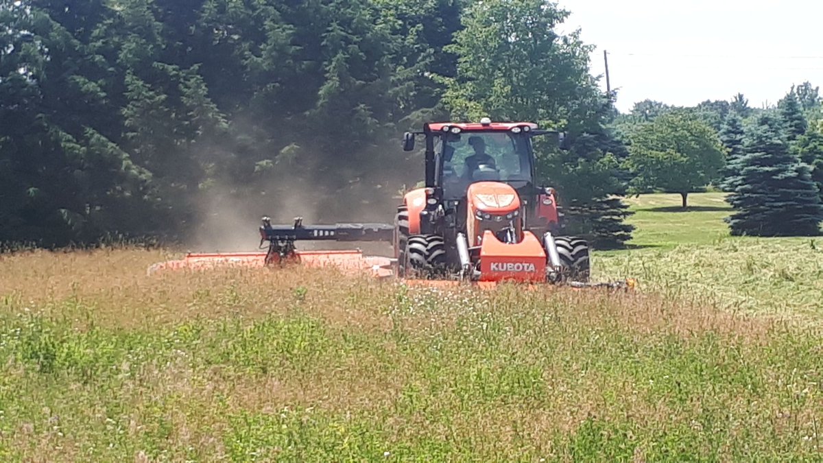 beardedo's tweet photo. Awesome combo cutting 23' with @KubotaCanadaLtd M7 DMC7036T and DMC6336T https://t.co/kAHlhOwrB9
