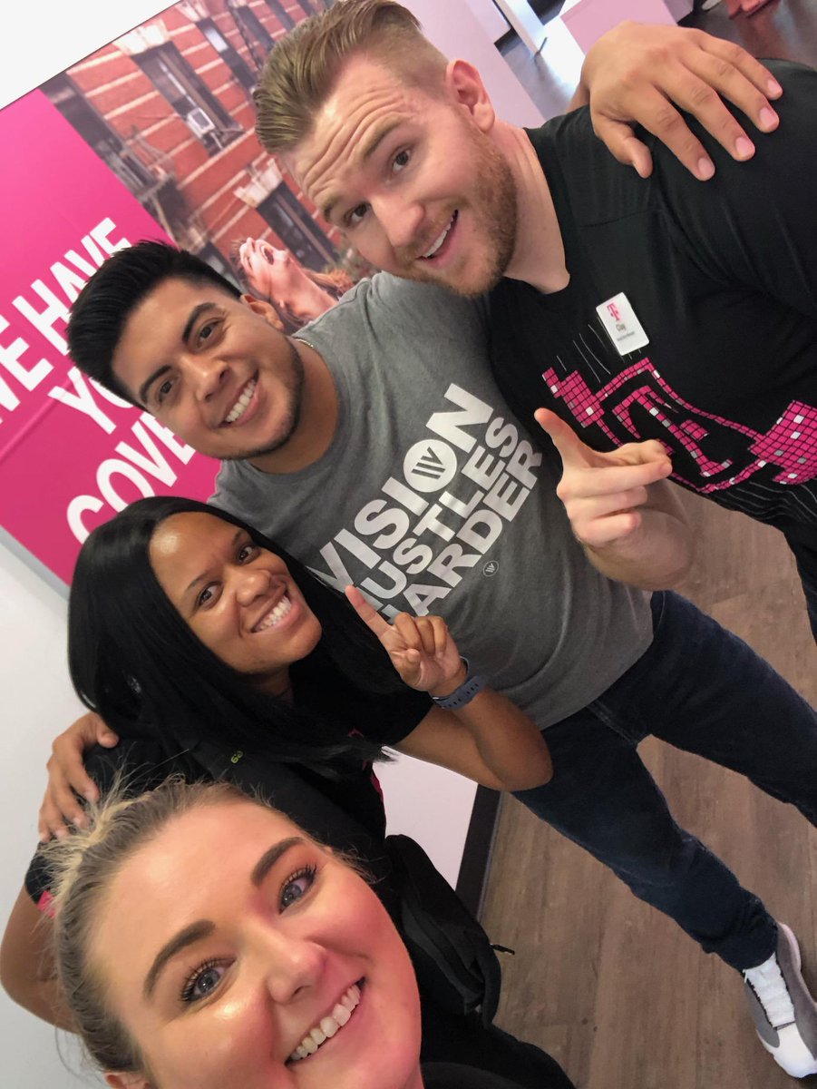 MalikParra1's tweet image. Talking game plans 📝, avoiding scorpions 🦂, and hitting numbers 💸 with @InMeeksOpinion &amp;amp; @JennyC_AZ !  #AZProblems #WVisThePlaceToBe  @WirelessVision @FirestoneJosh @SouthwestGav @SByrneDoyle @thatsammori