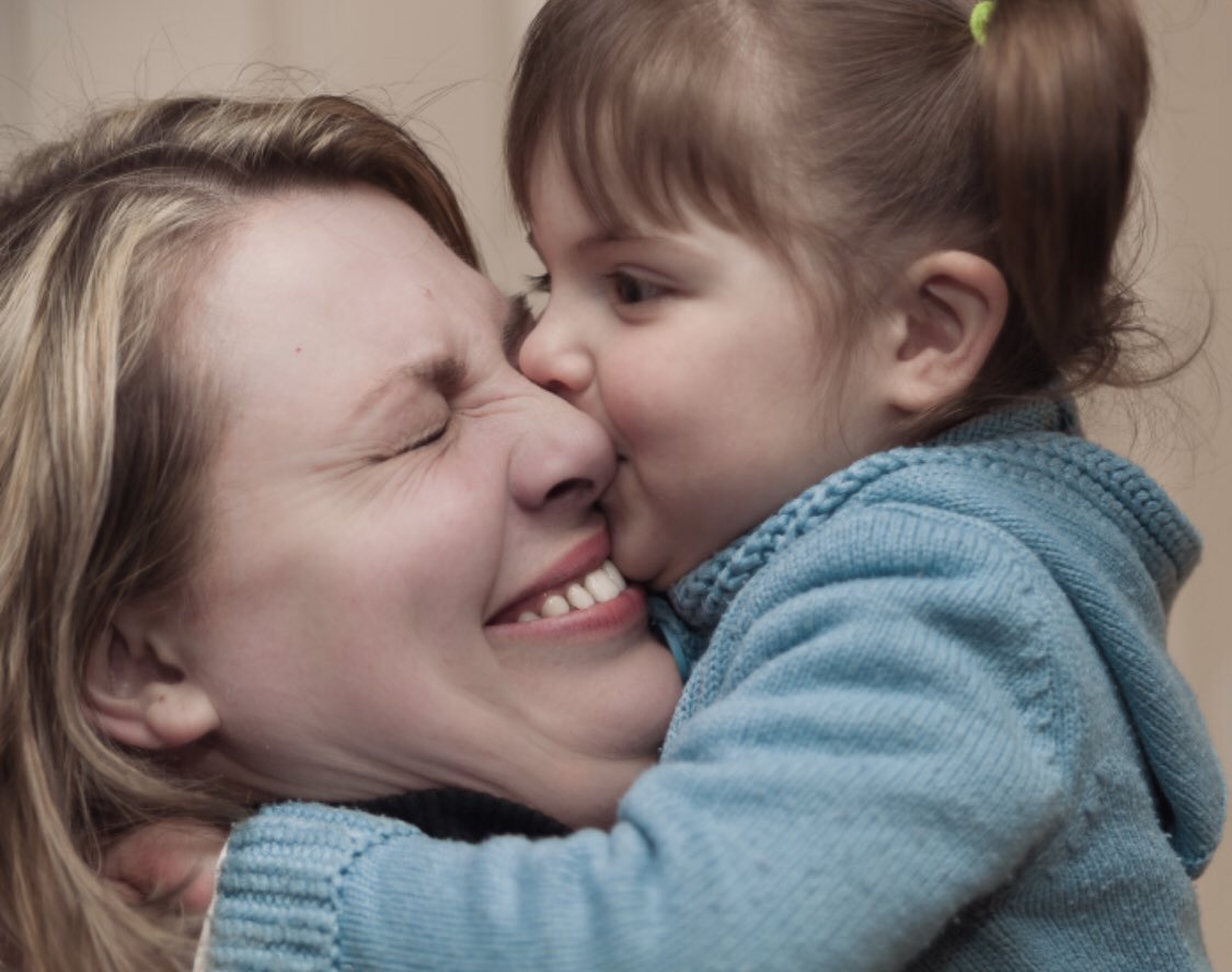 CandKQld's tweet photo. Dr Fiona Kerr on empathy & neuroscience: “A warm touch releases a huge number of chemicals. It makes us us feel safe, connected. When children lean, or sit on your lap, they trigger this response.” #ozearlyed #earlyed19 https://t.co/CVfBmSuQhp