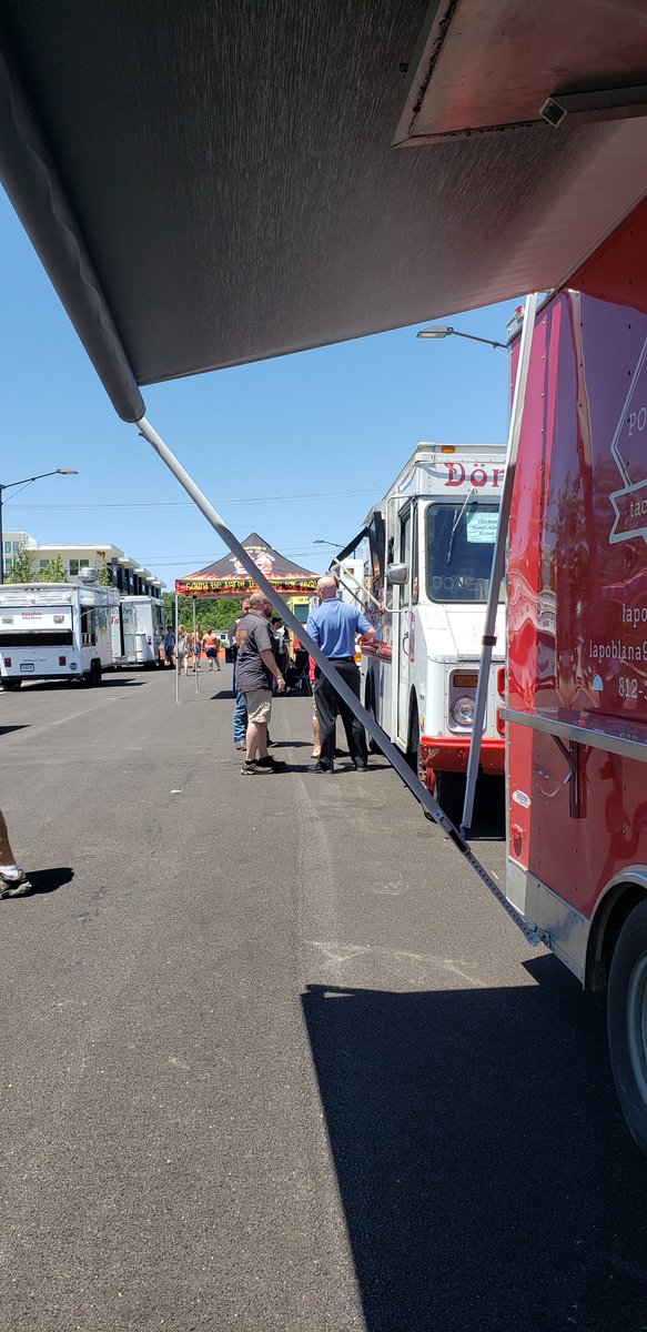 IUAdmissions's tweet image. Food Truck Friday is college town living at its best: fun and delicious in sunny downtown Bloomington!