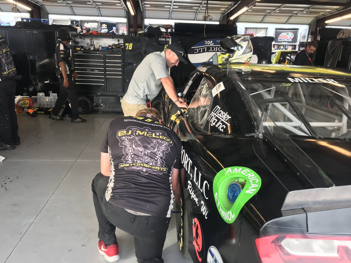 78VinnieMiller's tweet image. .@TeamBJMcLeod Teammate @mattmillsracing leans in to chat with his friend @VinnieMiller_ before final @XfinityRacing practice.   

👍👍#FriendsFirst #Teammates #SkullRacing #FullTurbo #CampingWorld300  #NASCAR