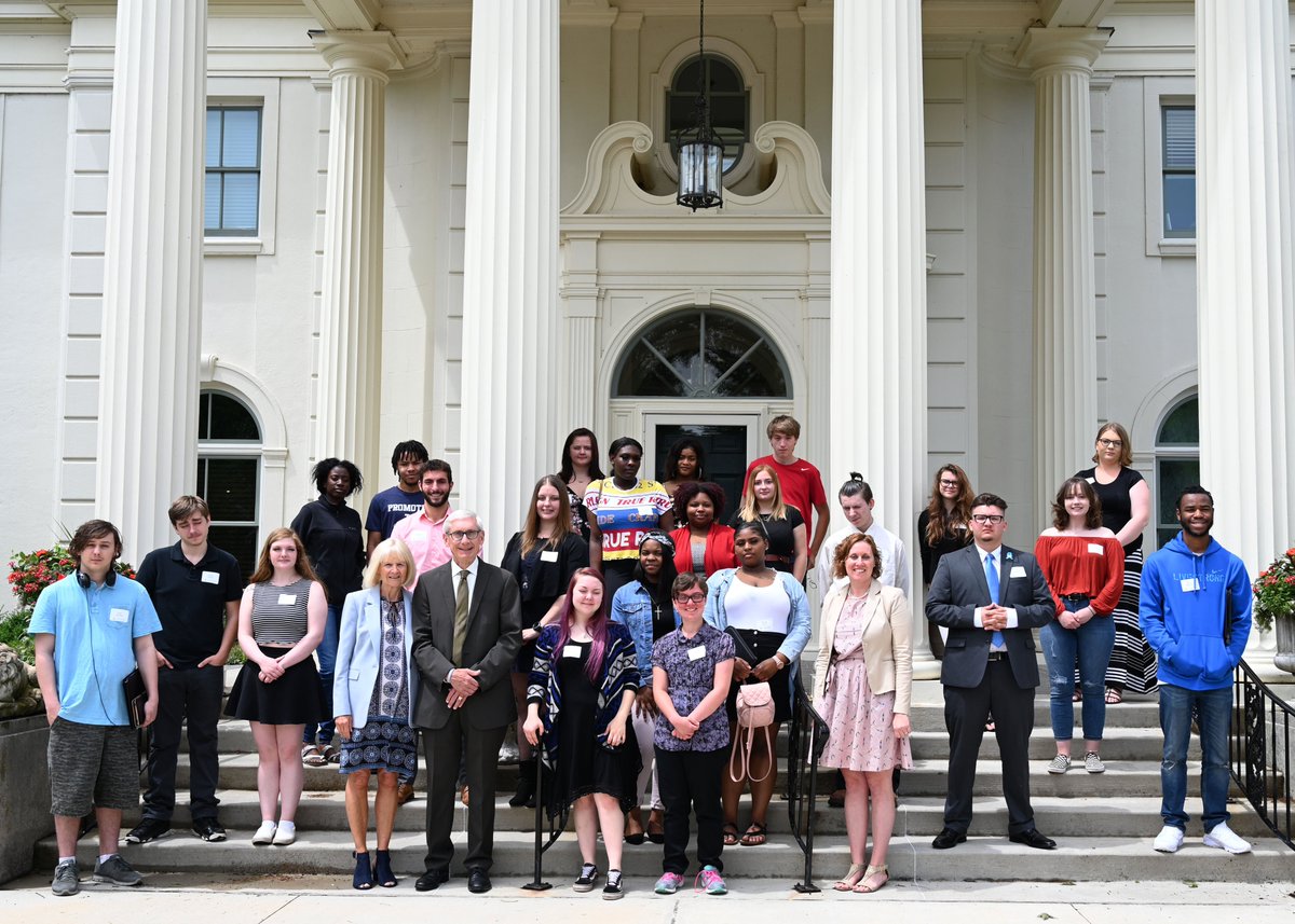 WisDCF's tweet photo. The rain couldn't stop us from having an AMAZING DAY! Thank you @GovEvers &amp; First Lady Kathy Evers for helping us celebrate the amazing #Wisconsin foster youth who graduated from high school &amp; college. #Proud #graduation 🎓🎓🎓Read the full release @ https://t.co/fez3fgi3Ew https://t.co/de2WVc4ts5