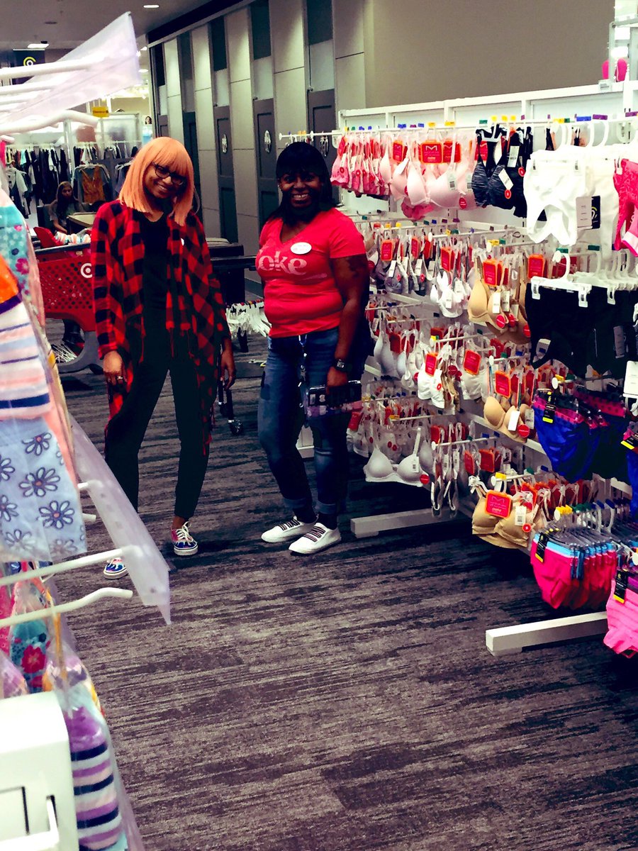 Christy_Dani's tweet photo. TL yolanda teaching DBO Ari how to smart fill and drive sales!   #G192Domination #BroadviewBar @A_Leigh_ @pphouybanhdyt @sidfore @MikeQuinn75 @LDJones817 https://t.co/mC8JvKlVMo