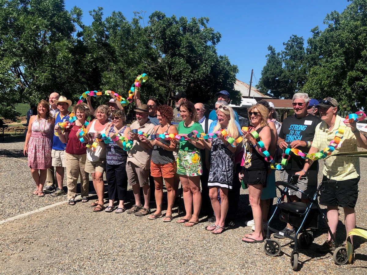 GO2forLungCancr's tweet photo. Thank you to Don Stranathan, a #survivor + supporter of GO2 Foundation, who celebrated his 10 year cancerversary by hosting a Celebrating Survivorship party+fundraiser. Check out the Life Link chain survivors created—1 link for each year of life since diagnosis! #LCSM #lungcancer https://t.co/rLlZitmCUe