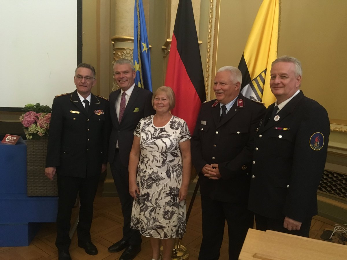 MISachsenAnhalt's tweet photo. 150 Jahre Landesfeuerwehrverband @sachsenanhalt stehen für 150 Jahre Erfolgsgeschichte. Innenminister Holger #Stahlknecht gratuliert im Namen der Landesregierung zum Jubiläum. #Landtagspräsidentin #Brakebusch #MISachsenAnhalt https://t.co/7zSFvPB4Rz