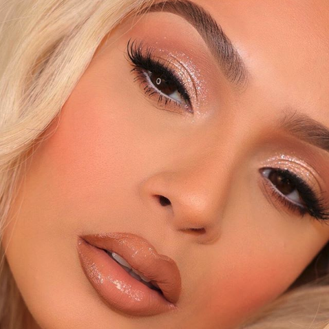 BenefitBeauty's tweet photo. Weβre crushing on #makeupbyleeβs brows! π She gets the look with #foolproof brow powder in shade 5! https://t.co/LhlGVuECQJ