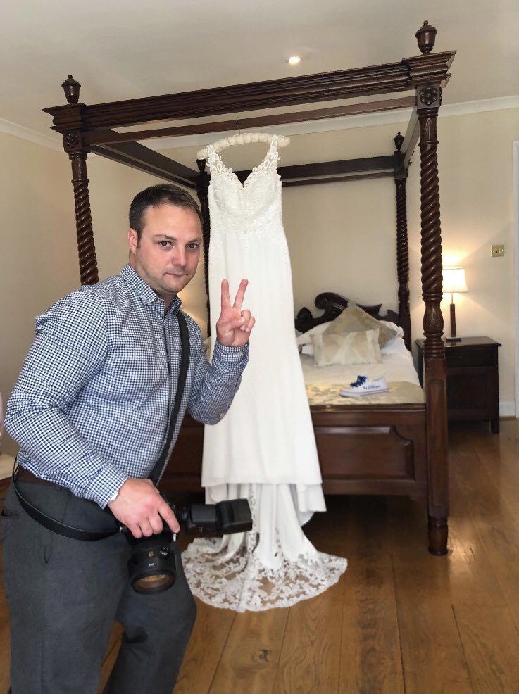 andy_evp's tweet photo. Photobombing the hair and make up lady, because it makes me feel good! #andwhat #easyviewphotography #evp #canon #wedding #photobomb #weddingdress #weddingshoes #weddingphotographer #weddingshoes #inspire #imspiredbytrueevents https://t.co/aCgLZ2LLPE