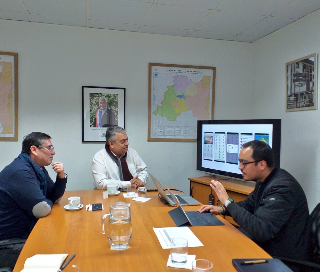 Con la idea de transformar a las comunas rurales en territorios inteligentes, el Dir. Ejec. de AMUR <a href="/cggonzalezt/">Christian González T</a> se reunió con el Dir. de <a href="/Corfo/">Corfo</a> <a href="/alvaroundurraga/">Álvaro Undurraga Julio 🇨🇱</a>, para revisar iniciativas digitales: servicios @Mejor_Municipio; telemedicina "Salud Virtual" y botánica <a href="/plantsssapp/">Plantsss</a>