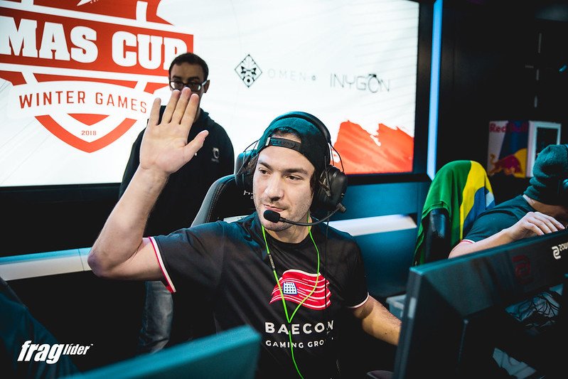 Fraglider's tweet photo. Os @BaeconGG eliminam os #RushMid e seguem em frente na @ESLspain CS:GO Masters V!

Temos assim @exploitgg_, @GTZBulls e @BaeconGG no Grupo Final a lutar por 2 vagas nas finais em LAN juntamente a @TenerifeTitans.

Dia 1 volta a competição, acompanha em https://t.co/UJtsO8nfZI https://t.co/7x9mJJdx96