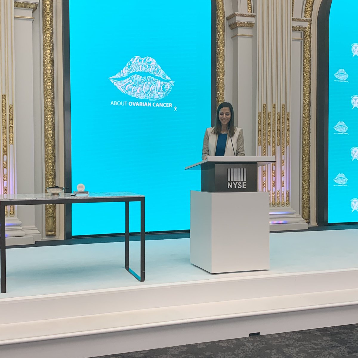 WaveyDaveyUS's tweet photo. @TEALWALK Exec. Dir. Pamela Esposito-Amery sharing opening remarks and announcing TEAL’s unprecedented participation in this year’s #TCSNYCmarathon
#TellEveryAmazingLadyaboutNYSE
#TEALTakesoverNYSE
@nyse
#NYSEClosingBell https://t.co/zRplzSbYXV