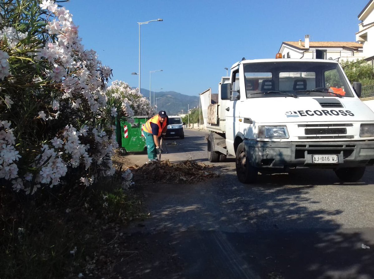 CivicaPer's tweet photo. Continuano le bonifiche su tutto il territorio comunale per arrivare alla normalità.  Ma da settembre programmazione e
pianificazione per non lavorare più nell’emergenza.  #flaviostasisindaco #coriglianorossano #calabria https://t.co/wGvKwtWAbd
