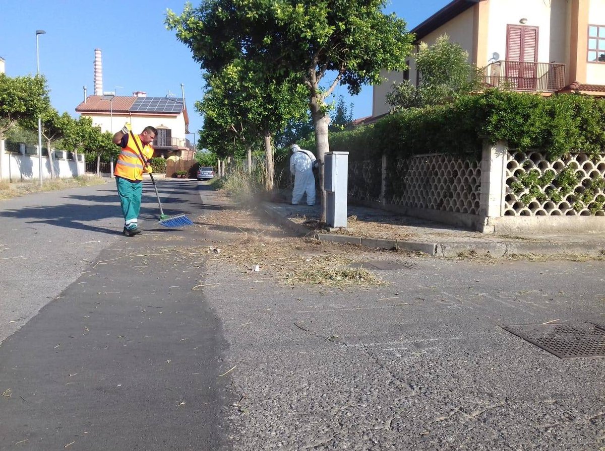 CivicaPer's tweet photo. Continuano le bonifiche su tutto il territorio comunale per arrivare alla normalità.  Ma da settembre programmazione e
pianificazione per non lavorare più nell’emergenza.  #flaviostasisindaco #coriglianorossano #calabria https://t.co/wGvKwtWAbd
