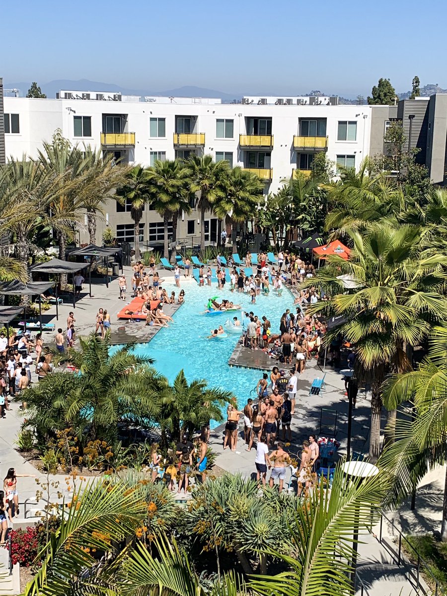 BLVD63's tweet image. Who’s ready for another BLVD63 Pool Party? 😏🌴 #BLVD63 #PalmTreeParadise #SummerVibes