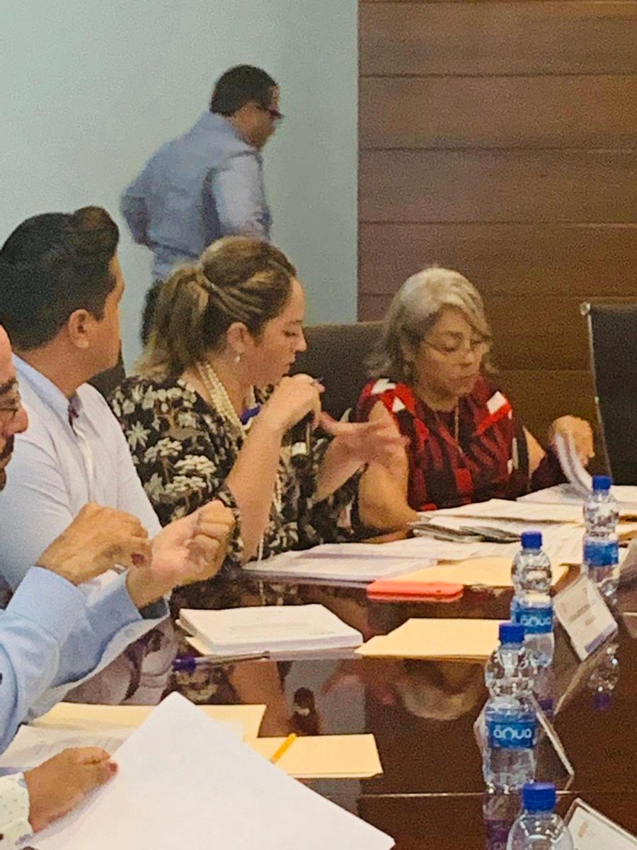ErikaMikel's tweet photo. Cerramos la semana trabajando en #SesiónDeCabildo en el ayuntamiento de @_BocadelRio ¡Pasen un excelente fin de semana! https://t.co/gTpPYaaO0B