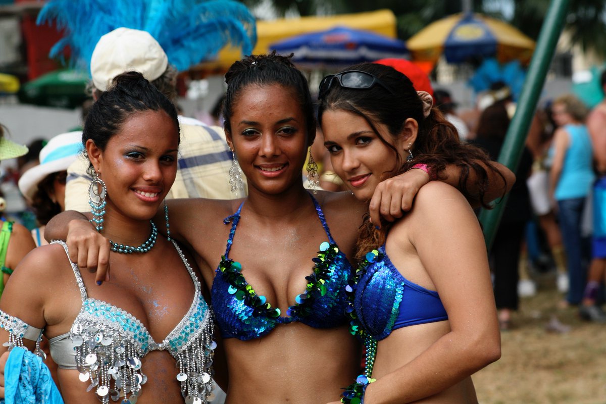 ROGERviews's tweet photo. ON TRINIDAD CARNIVAL, @MsVanessaJames writes in July/Aug @Essence, "I am a daughter of Trinidad and Tobago, and the birthplace of Carnival in the Caribbean, the culture runs through my veins." Go @TourismTT!
- #ROGER https://t.co/cMBd0QZfbi